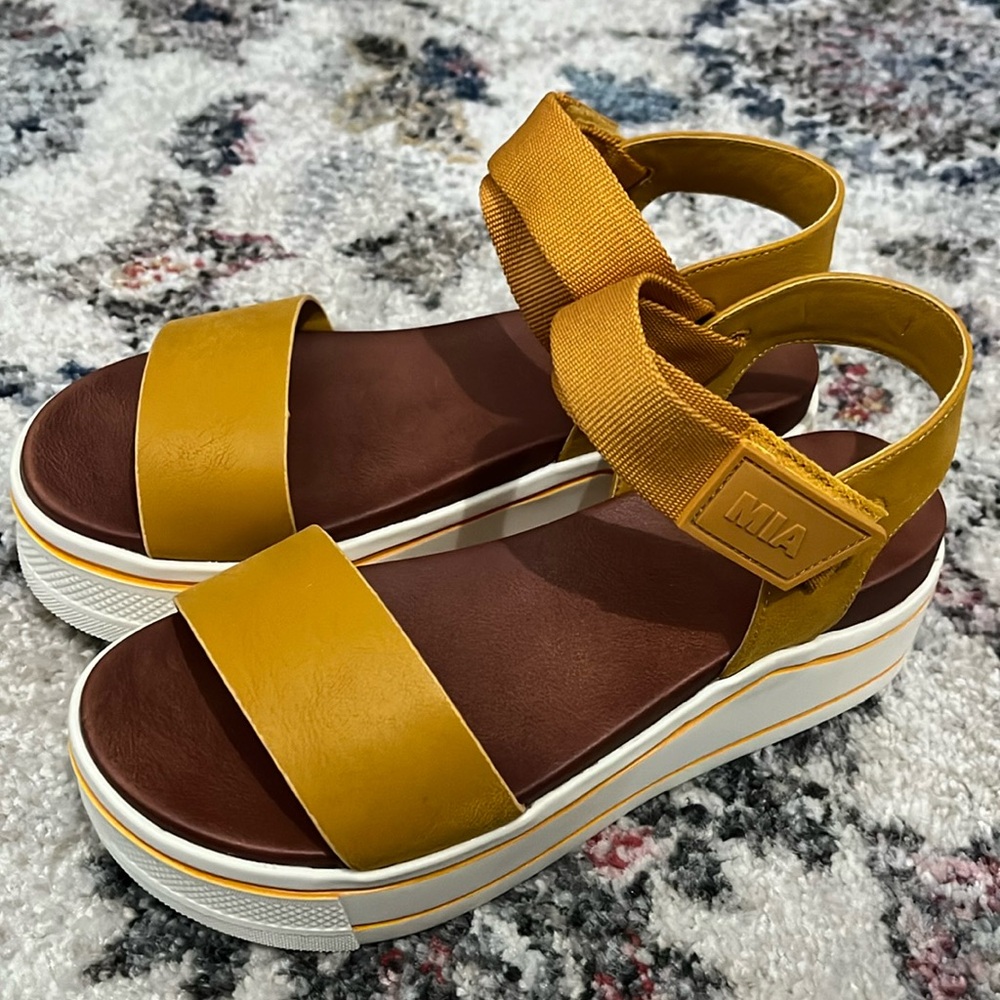 MIA Odelia Flatform Sandals Size 7